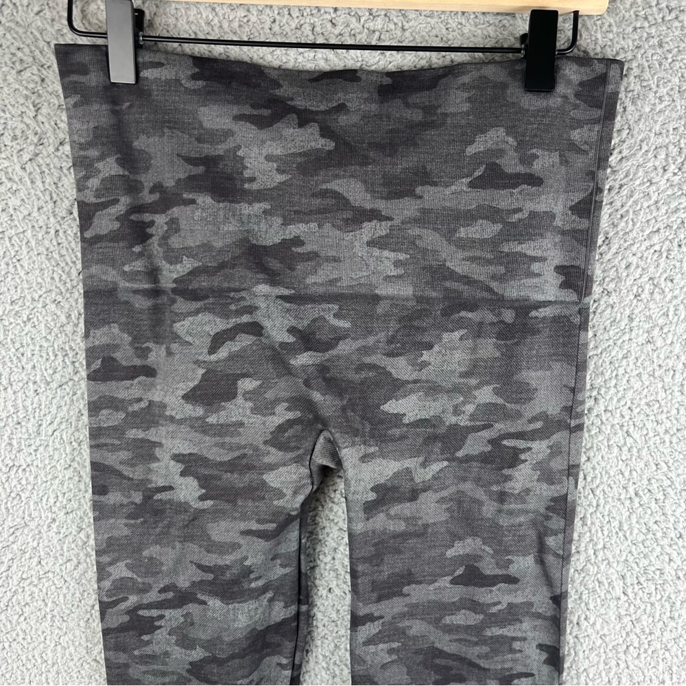 Spanx Women’s Look at Me Now Seamless Cropped Sage Camo Leggings Size Large - Picture 10 of 12